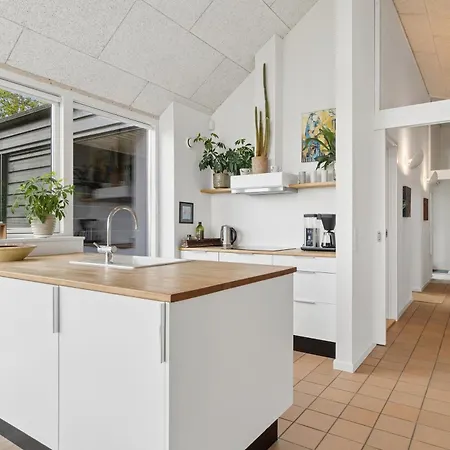Cozy Low-energy With Sea Views *